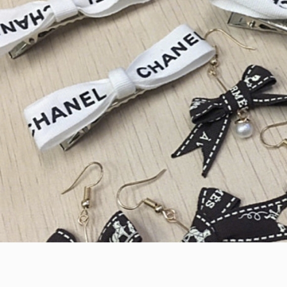 CHANEL White and Black Logo Ribbon 81.5x0.60 - Picture 7 of 9
